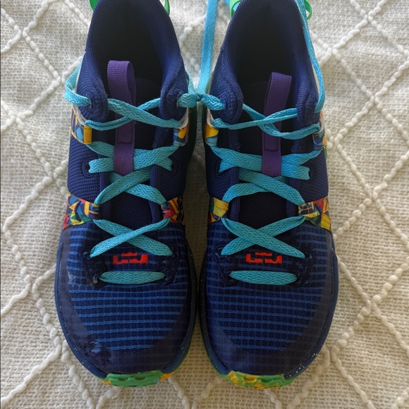 Nike LeBron witness sneakers - Picture 1 of 4